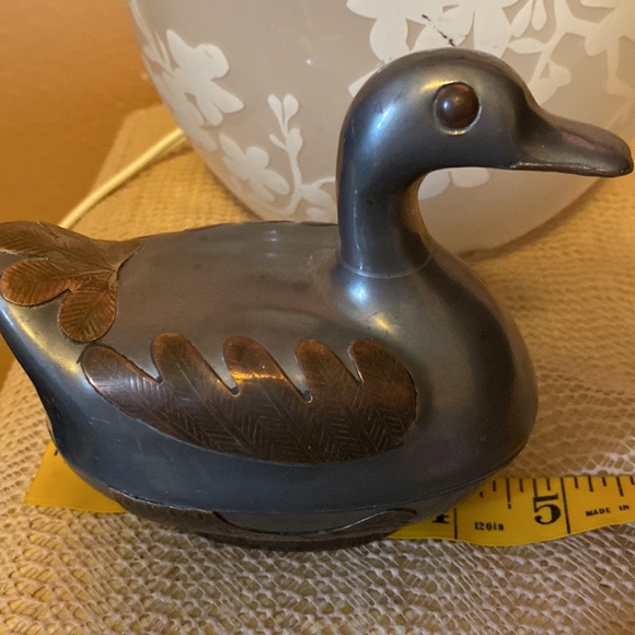 Pewter and copper duck soap or trinket box with made in HK sticker - Picture 10 of 11
